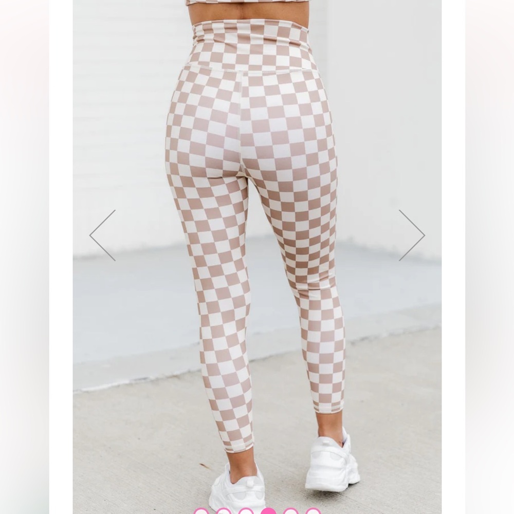 Pink lily 2 piece workout set - Picture 2 of 9